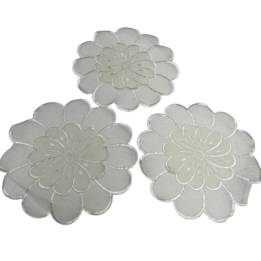 Nwt Set of 3 White Doilies Flower Motif
